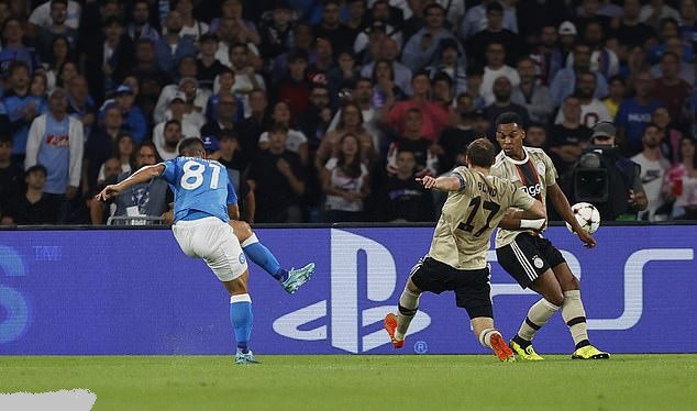 Napoli og Ajax forskjellige stiler av fotballånd